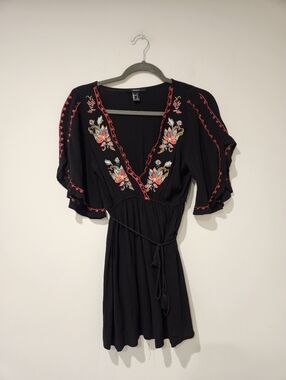 Forever 21 Black Tunic with Multicolor Floral Embroidery, Size Small